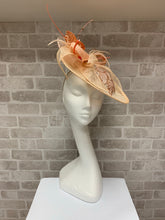Load image into Gallery viewer, Millinery / headpiece
